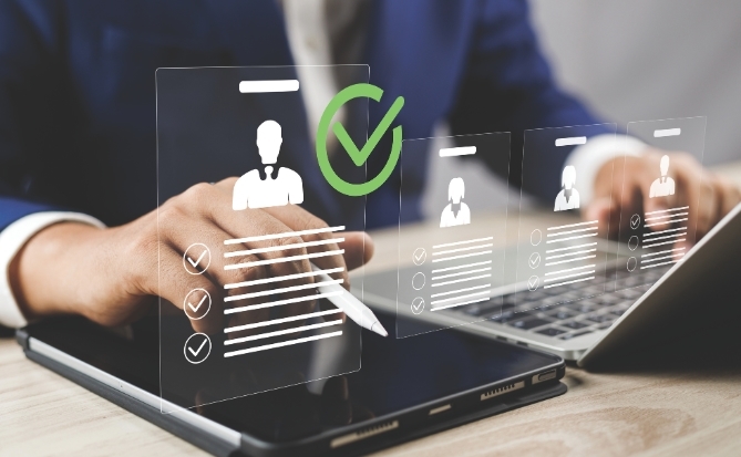 Giữ người thời biến động