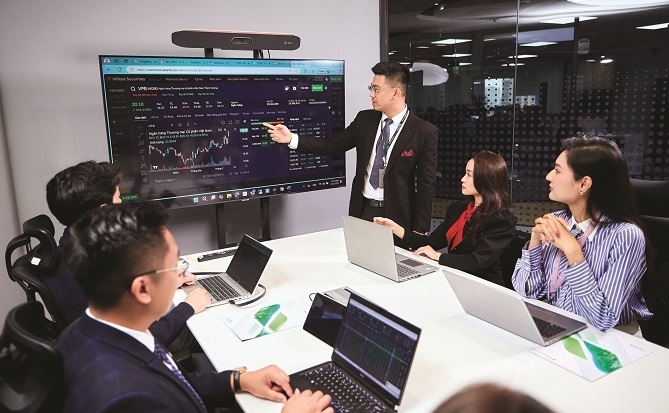 Công ty chứng khoán: Chiều phân cực tỉ USD