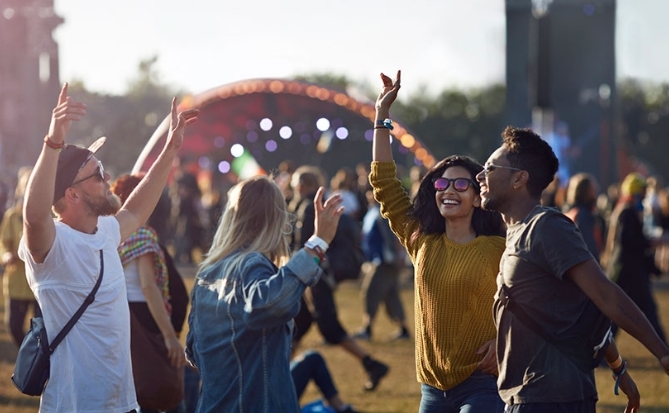 Gen Z tích ký ức, không tích đồ