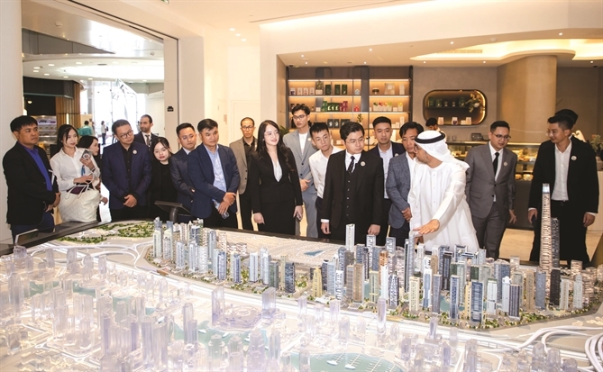 Mở cánh cửa xa hoa Dubai