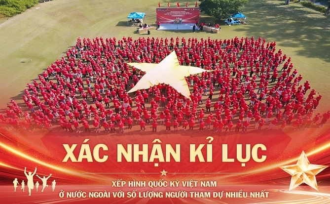 Dấu ấn lá cờ Tổ quốc lớn nhất do hơn 1.000 người Việt ở Nhật tạo nên