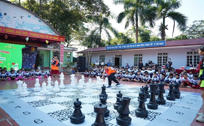 Thiếu nhi Na Sang hào hứng trải nghiệm “cờ vua vận động” - Thắp lửa Hành trình Giải cờ vua thiếu nhi Việt Nam 2025-2026