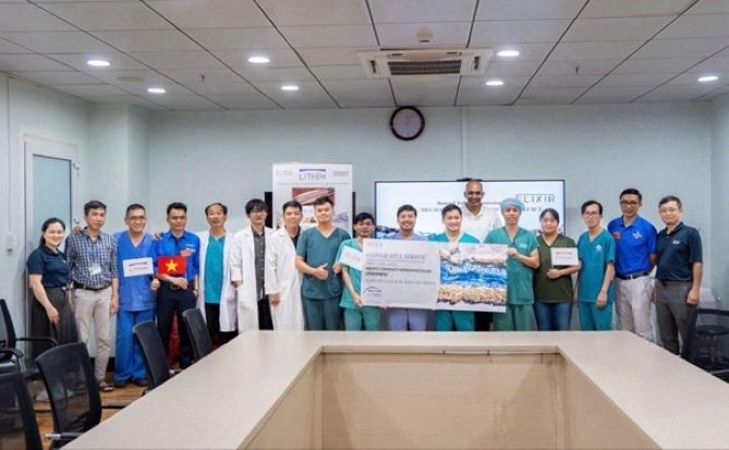 Bệnh viện Đa khoa Kiên Giang triển khai thành công bóng phá vôi cơ học LithiX HC trên bệnh nhân 95 tuổi