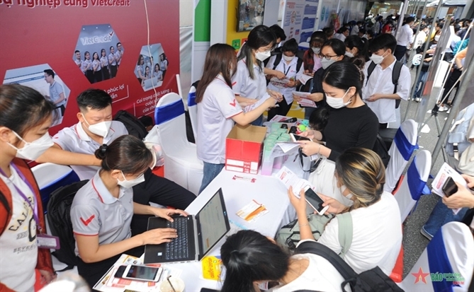 Robert Walters: Lương tiếp tục tăng, nhu cầu nhân sự AI bứt phá