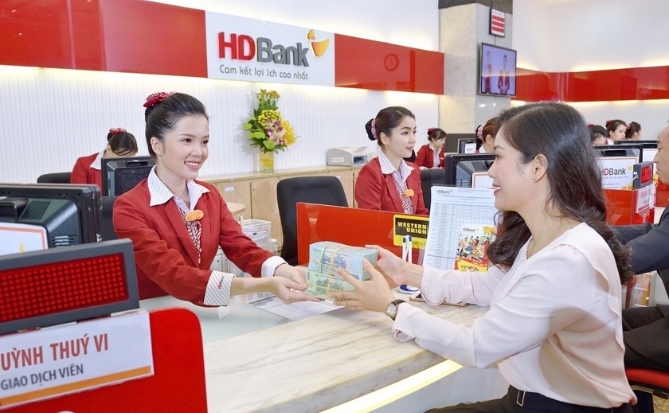 HDBank: Lợi nhuận 9 tháng vượt 14.800 tỉ đồng, tiếp tục dẫn đầu về tỉ suất lợi nhuận, chia cổ tức và cổ phiếu thưởng đến 30%