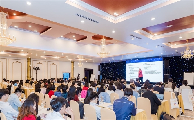 Hanwha Life tài trợ hội thảo kinh tế số và đổi mới công nghệ tài chính Defi 2025