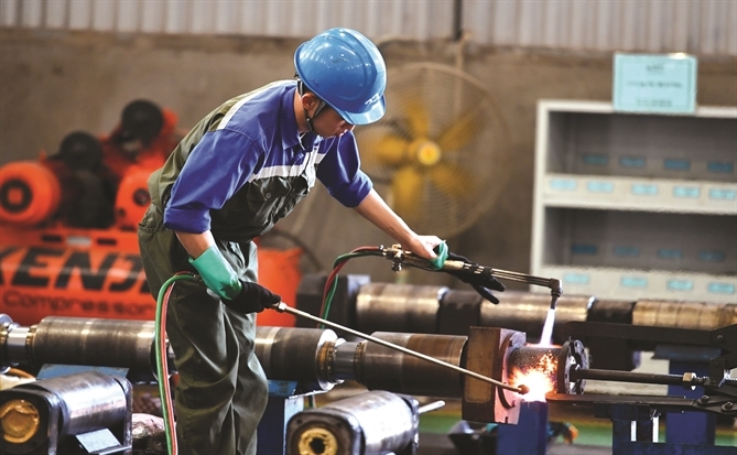 Nhà nước dẫn dắt, tư nhân bứt tốc