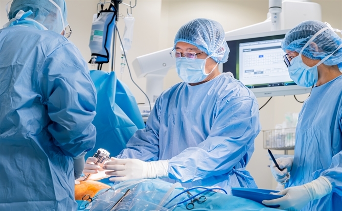 Bệnh viện FV đầu tư hơn 3 triệu USD cho hệ thống Robot phẫu thuật Da Vinci Xi