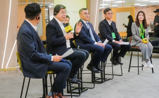 Kiềng ba chân Dữ liệu - ESG - Tài chính của Cathay Financial