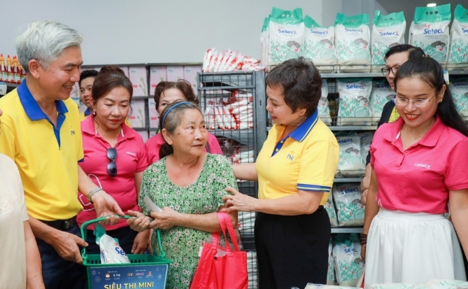 Siêu thị mini 0 đồng 2026: PNJ lan tỏa Tết yêu thương đến 15.000 bà con