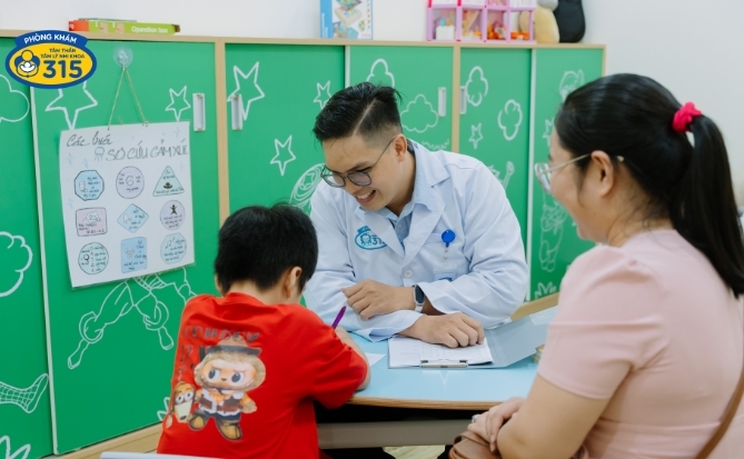 Để trẻ tự kỷ đón Tết an toàn: Khi chuyến đi cần được thiết kế theo nhịp phát triển của con