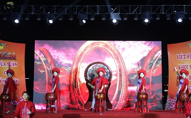 Khai mạc chương trình “Happy Tết Việt 2026 - Việt Hưng bừng sắc xuân sang”