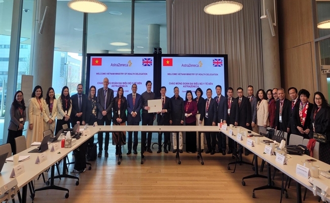 Đoàn đại biểu Bộ Y Tế Việt Nam thăm trung tâm nghiên cứu của Astrazeneca tại Cambridge