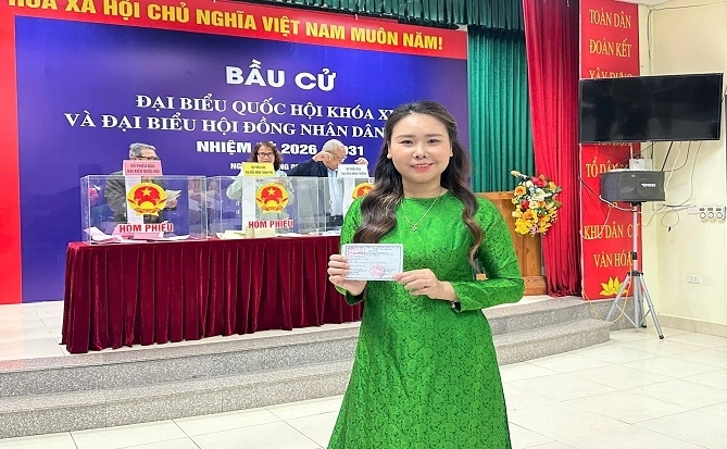 Kiều bào về nước bầu cử: Mỗi lá phiếu thêm một nhịp gắn bó với Tổ quốc