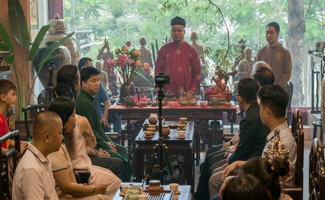 Vẻ đẹp của gốm và trà Việt