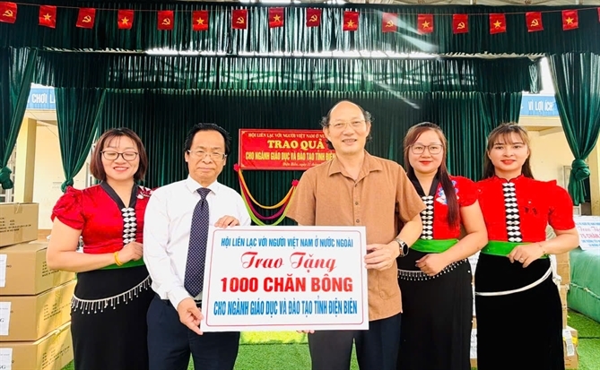 Hội Liên lạc với người Việt Nam ở nước ngoài: Chung tay “thắp sáng” giáo dục vùng biên