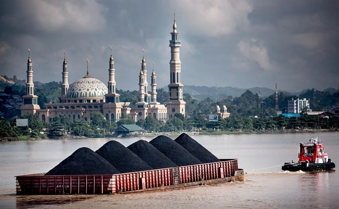 Giá than toàn cầu tăng vọt do gián đoạn LNG vùng Vịnh