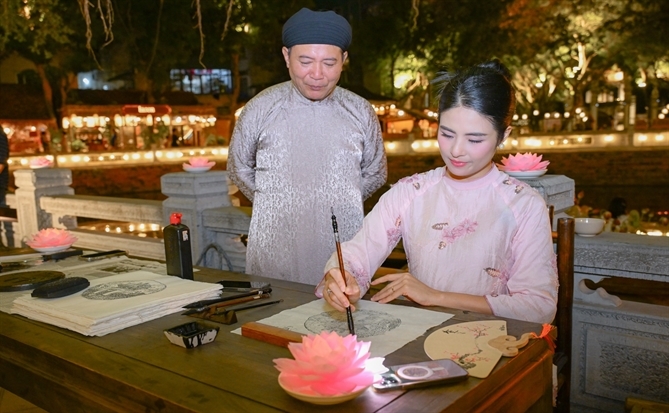 “Đêm Hội Hoa Đăng Hồ Văn - Văn Miếu” lan tỏa giá trị văn hóa truyền thống giữa lòng Thủ đô