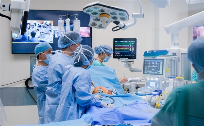 Bệnh viện FV truyền hình trực tiếp phẫu thuật robot da Vinci Xi giúp tối ưu hóa chi phí điều trị ung thư