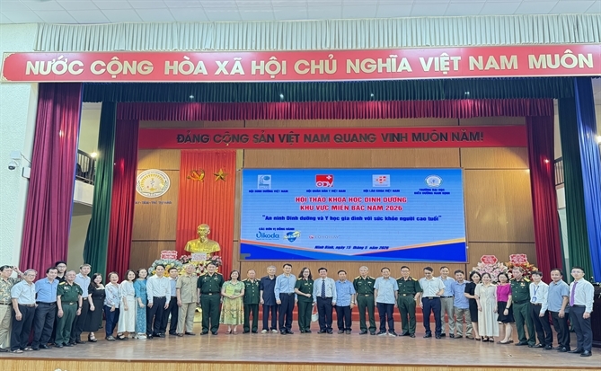 Dinh dưỡng và nước uống là 