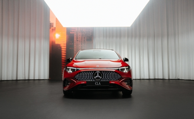 Biểu tượng rực rỡ trong bức tranh điện hóa của Mercedes-Benz