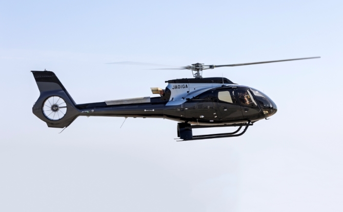 Trực thăng Airbus ACH130 Aston Martin Edition đầu tiên tại Nhật Bản cất cánh cùng NOT A HOTEL