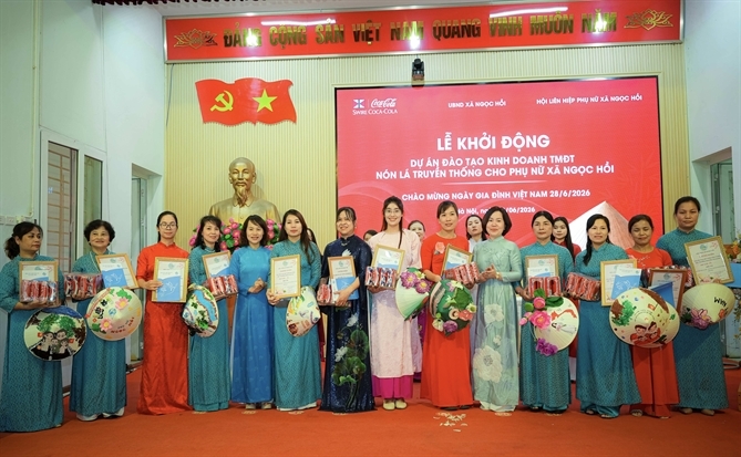Làng nón hơn 100 tuổi khởi sắc với chuyển đổi số và sáng tạo nghệ thuật