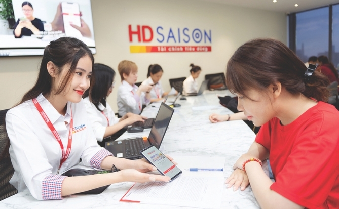 Bước ngoặt tài chính tiêu dùng