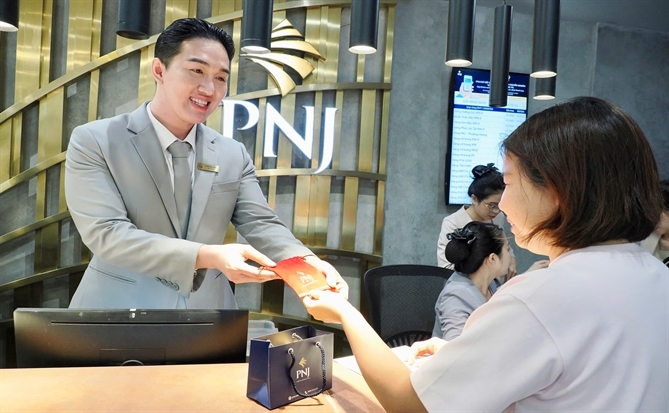 Doanh thu quý II tăng 12%, PNJ tiếp tục mở rộng tệp khách hàng