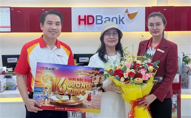 Nữ khách hàng gửi tiết kiệm ở HDBank Kiên Giang trúng thưởng 16 lượng vàng SJC