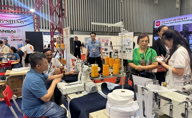 Doanh nghiệp dệt may khó giữ đơn hàng và lao động nếu không đầu tư công nghệ