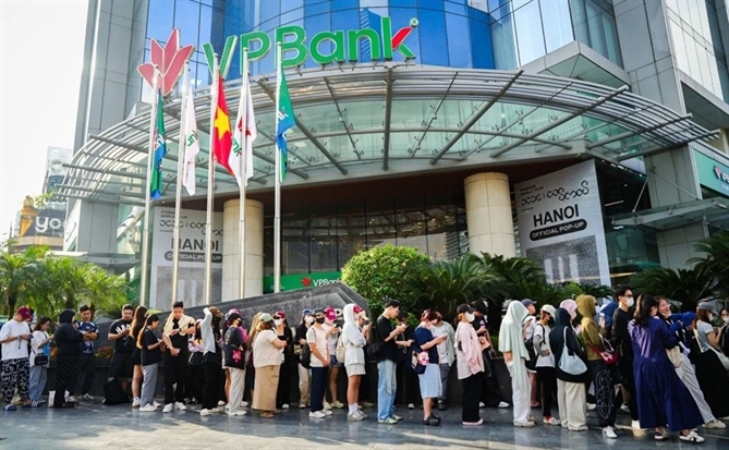 V.I.P Việt những ngày này: Chờ gặp BIGBANG ở Mỹ Đình, tranh thủ “rước” cả thanh xuân về nhà