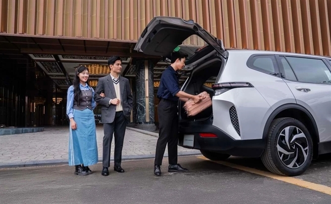 Bỏ xe xăng để “lên điện”: Nước đi đổi vận của cánh tài xế chạy xe dịch vụ bằng xe VinFast